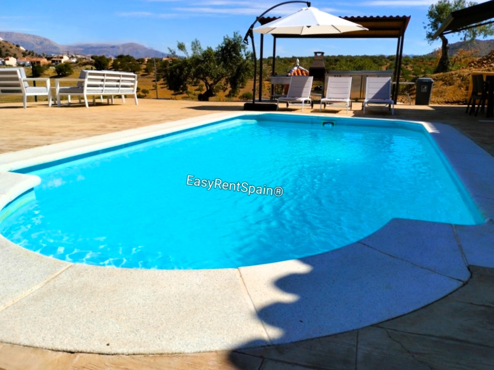 HALF-SEASON RENTAL, Wonderful villa and private apartment, swimming pool, barbecue area and ample parking, very close to Álora.