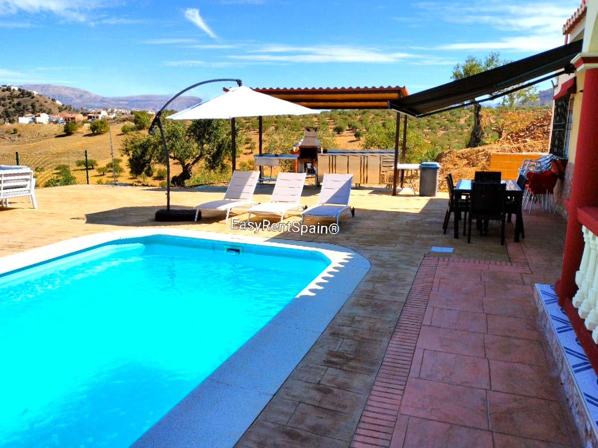 HALF-SEASON RENTAL, Wonderful villa and private apartment, swimming pool, barbecue area and ample parking, very close to Álora.